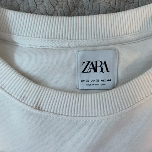 White ZARA Graphic Crewneck - Picture 2 of 2